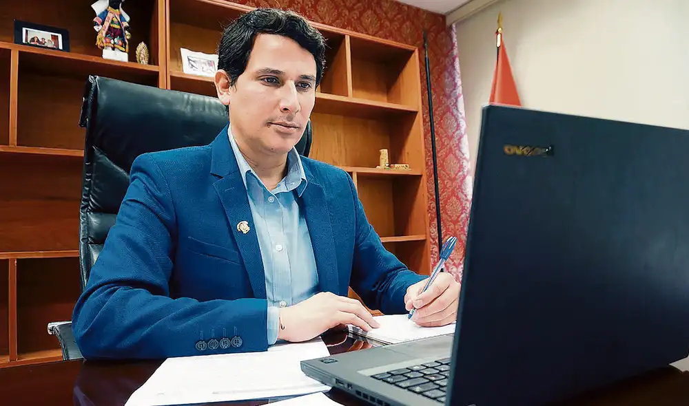 Se victimiza. César Combina se defiende acusando a Palacio de Gobierno y a Perú Libre, pero no aclara las acusaciones que se le hacen. Anuncian investigación. Foto: difusión