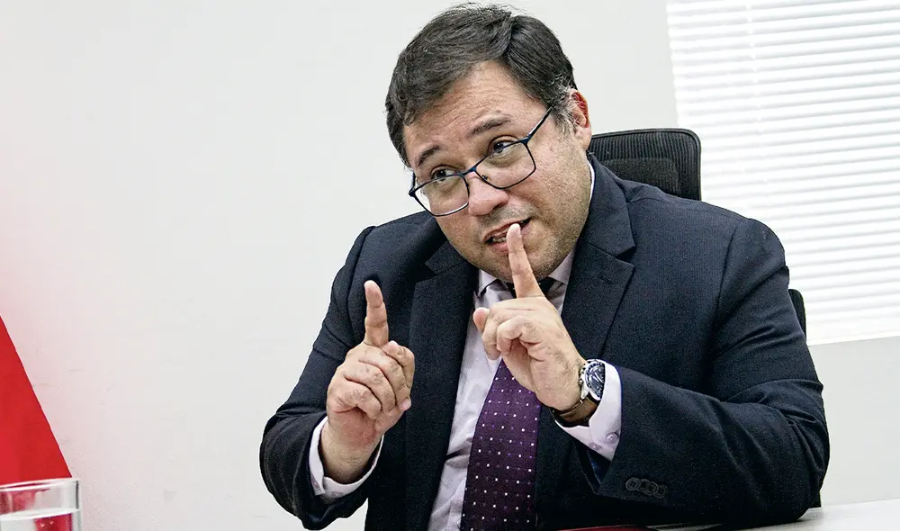 Batalla Legal. El procurador general Daniel Soria demandaría a la fiscal de la Nación, Zoraida Ávalos, ante un juez del Poder Judicial y el Tribunal Constitucional. Foto: Virgilio Grajeda/ La República