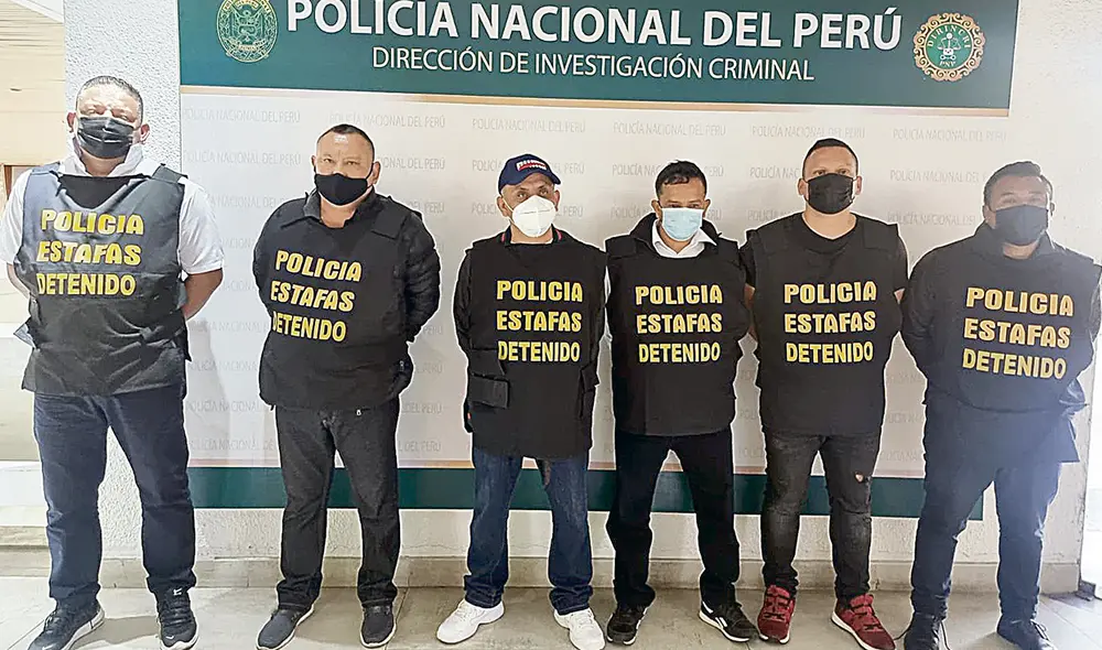 Detenidos. Seis integrantes de la organización criminal capturados ayer en el aeropuerto. Foto: difusión