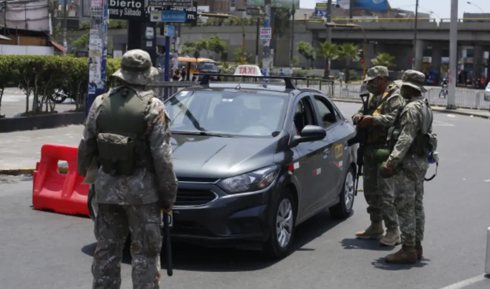 Personal de salud, tiendas, abastecimiento de mercados, entre otros, no están obligados a cumplir el toque de queda. Foto: Marco Cotrina/La República