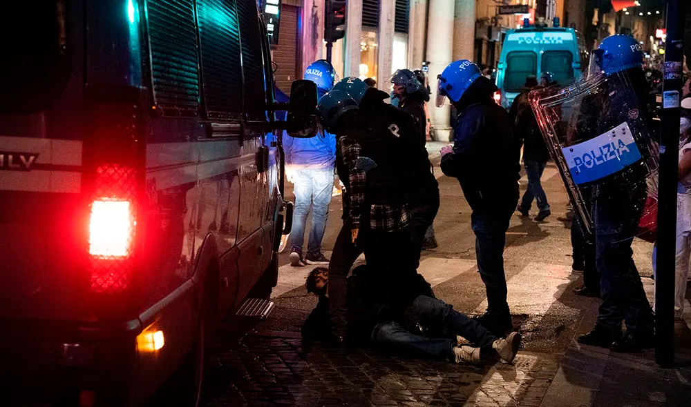 El atacante trató de escapar, por lo que fue perseguido por los agentes. Foto: referencial/AFP El atacante trató de escapar, por lo que fue perseguido por los agentes. Foto: referencial/AFP