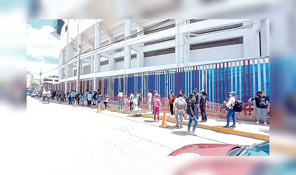 Incremento. Afluencia de la población aumentó en vacunatorios y puntos de descarte de COVID-19 en Cusco.