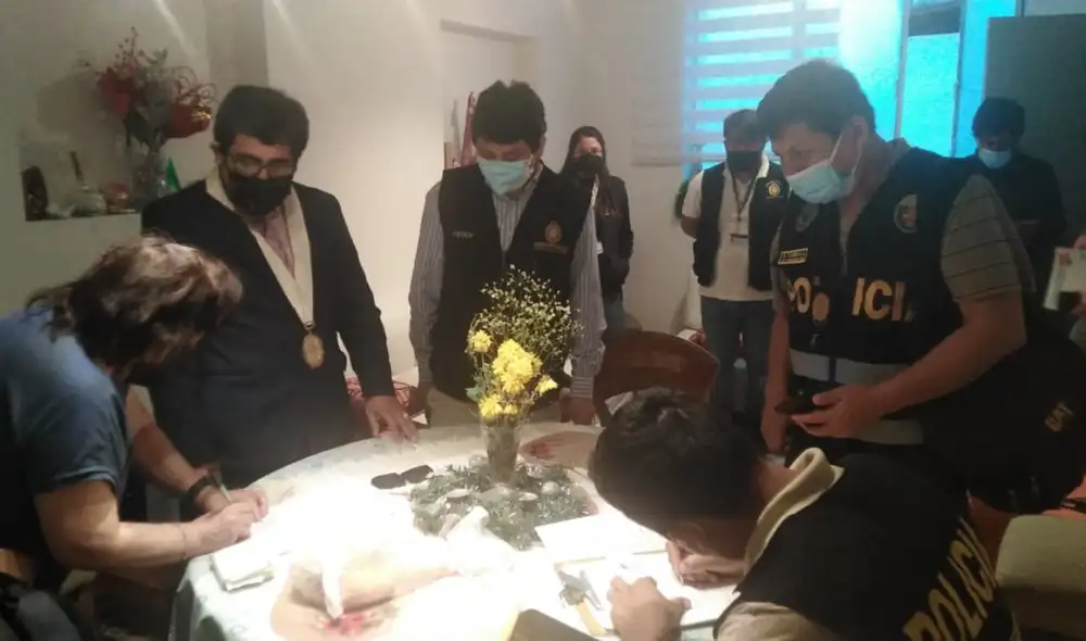 Los representantes del Ministerio Público iniciaron las diligencias en las viviendas vinculadas a Bruno Pacheco este sábado. Foto: Gianella Aguirre / URPI-LR