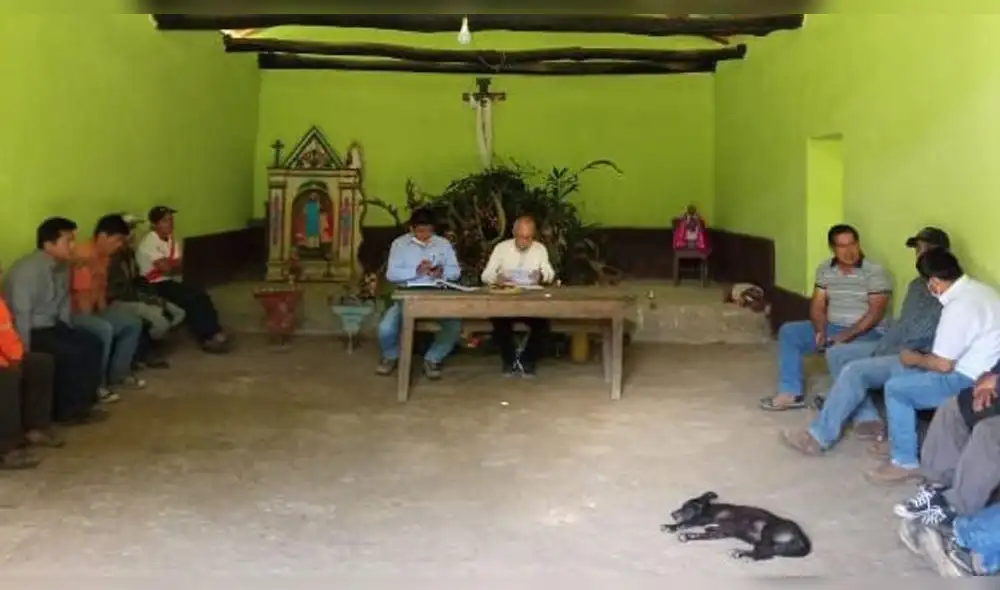 Ceremonia de la firma de entrega del terreno para obra de electrificación en Vialaya, Colcamar. Foto: Gobierno Regional de Amazonas