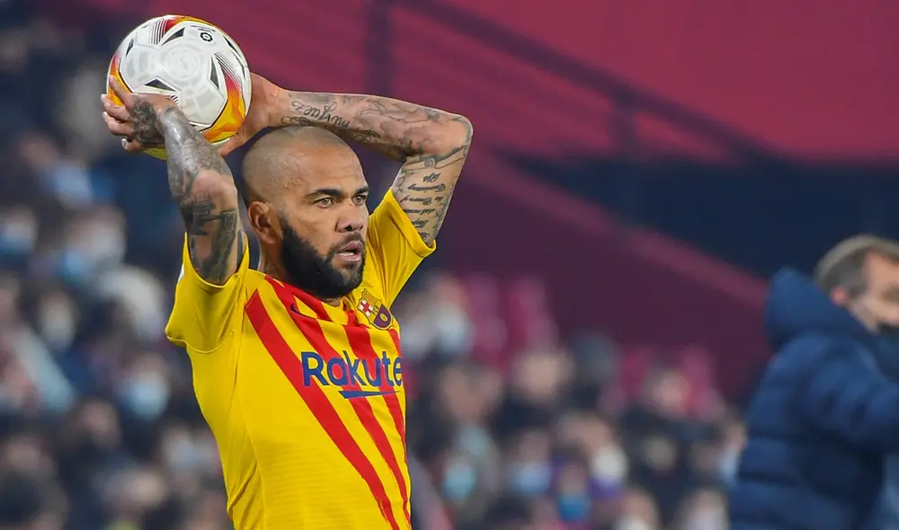 Dani Alves fue dejado de lado porque Xavi prefirió a sus otros 3 refuerzos. Foto: EFE