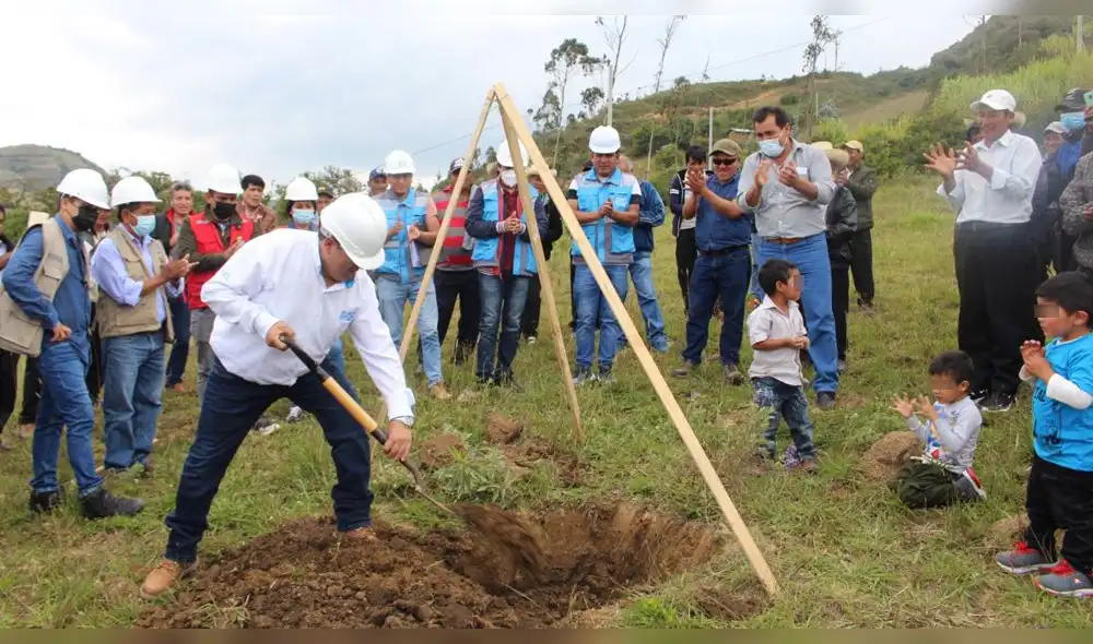 Colocación de la primera piedra del colegio Valentín Paniagua de Lancheconga en Huambos. Foto: Gerencia Sub Regional de Chota Colocación de la primera piedra del colegio Valentín Paniagua de Lancheconga en Huambos. Foto: Gerencia Sub Regional de Chota