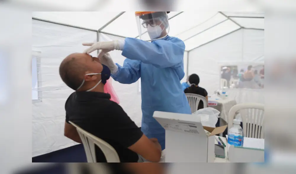 En los puntos COVID se aplican pruebas moleculares y antigénicas. Foto La República