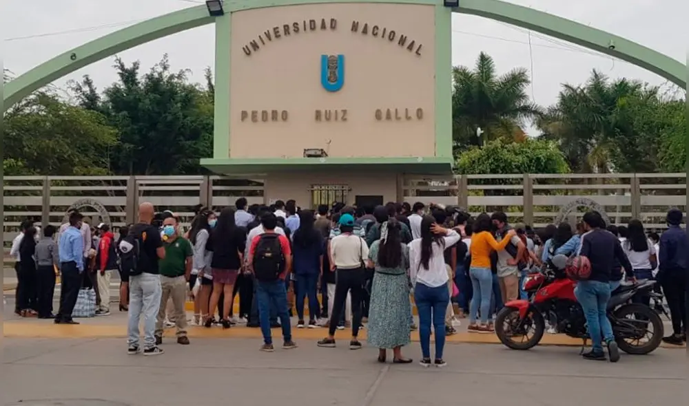 Son miles los jóvenes que no pudieron acceder a la educación pública. Foto: Rosa Quincho/La República