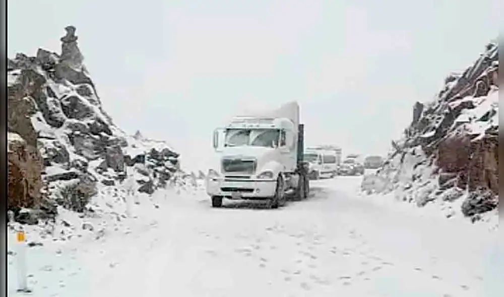 Intensa. Nevada causó el cierre de vía Arequipa Puno. Intensa. Nevada causó el cierre de vía Arequipa Puno.