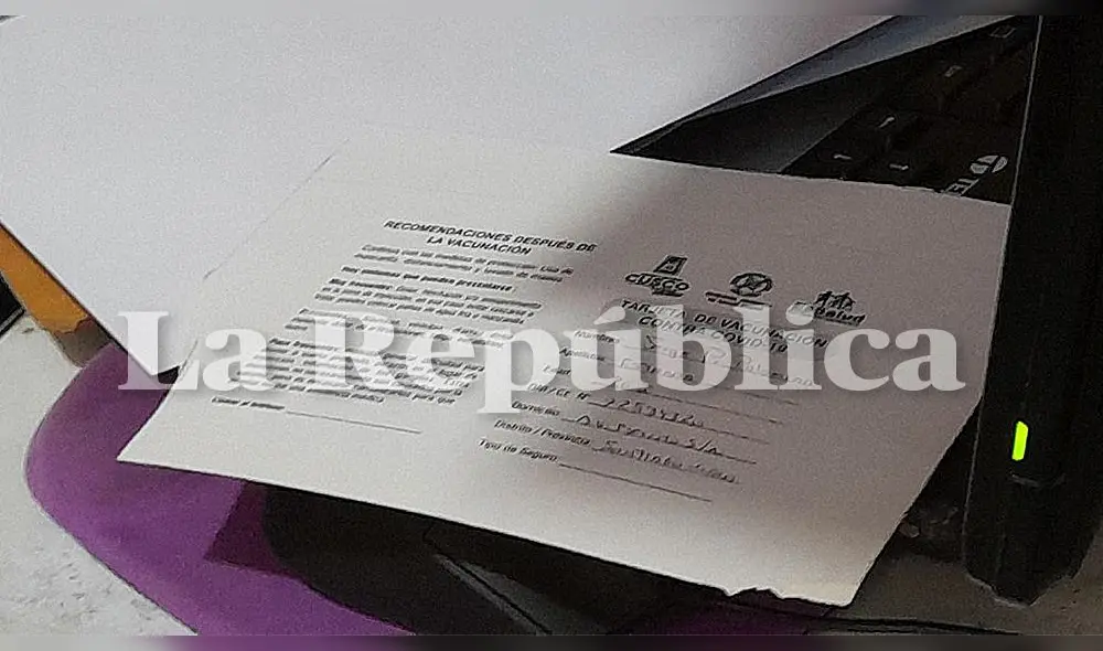 Las autoridades intervinieron a 2 personas inmersas en el presunto delito de falsificación de documentos. Foto: La República Las autoridades intervinieron a 2 personas inmersas en el presunto delito de falsificación de documentos. Foto: La República