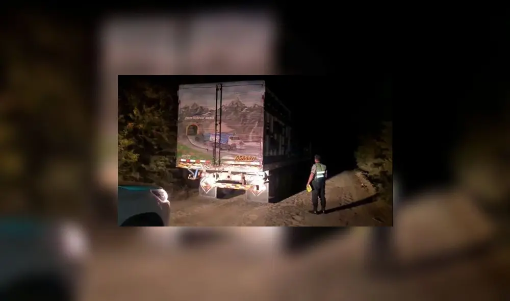 Los policías recuperaron el camión robado. Foto: PNP