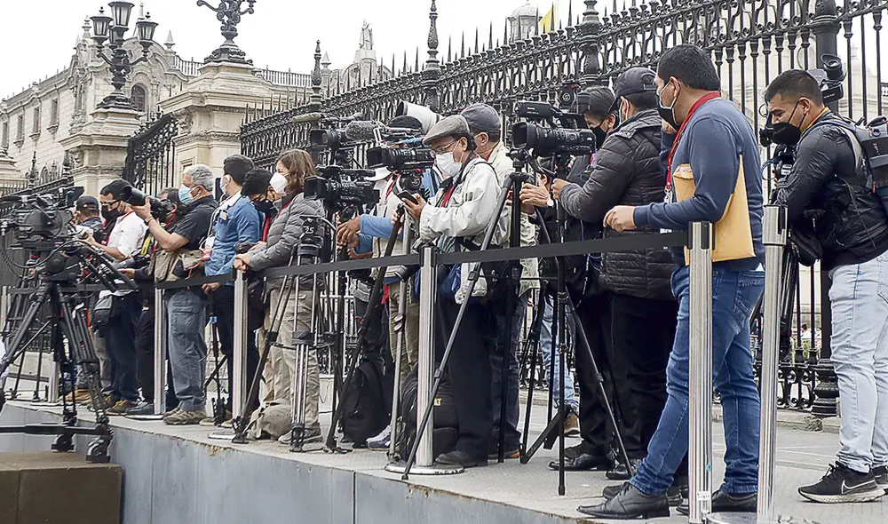 Peligro. Diversas entidades defendieron a la prensa y criticaron el fallo judicial que castiga la investigación periodística. Foto: Félix Contreras/La República