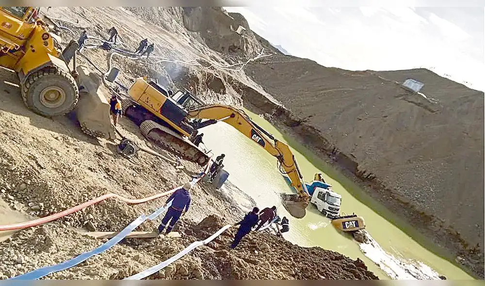 Unidad quedó en el agua. Unidad quedó en el agua.