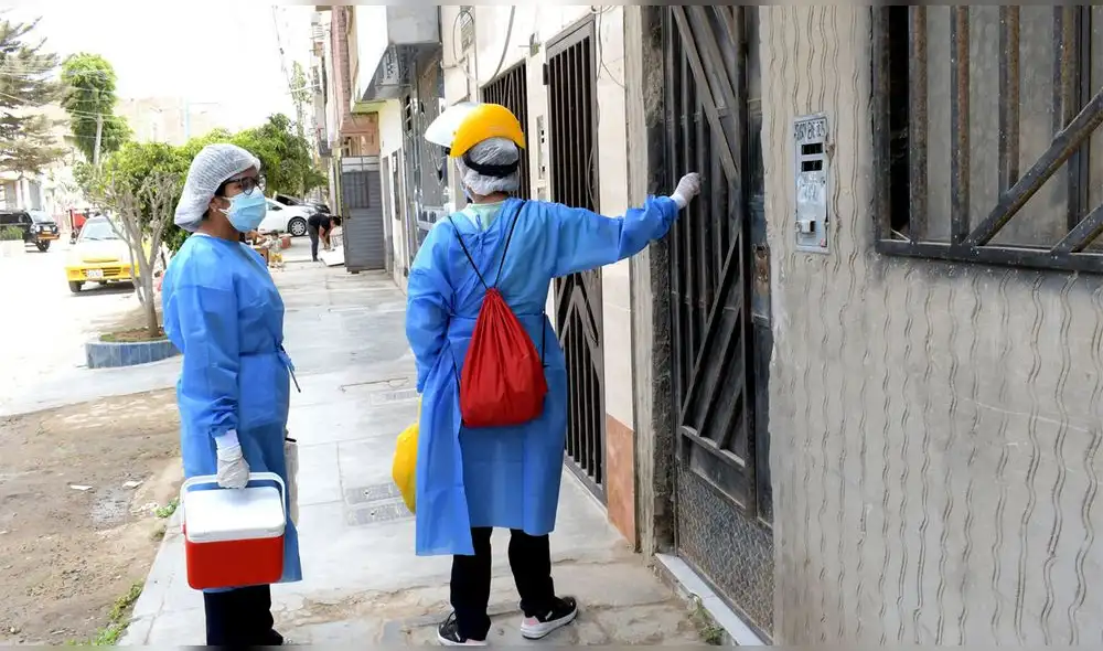 Personal de salud realiza visitas domiciliarias para hacer descarte de la COVID-19. Foto: Geresa Personal de salud realiza visitas domiciliarias para hacer descarte de la COVID-19. Foto: Geresa