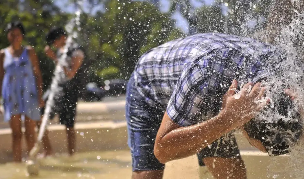 Argentina atraviesa una ola de calor con temperaturas que superan los 40 grados centígrados e incentivan un mayor consumo eléctrico. Foto: Infobae Argentina atraviesa una ola de calor con temperaturas que superan los 40 grados centígrados e incentivan un mayor consumo eléctrico. Foto: Infobae