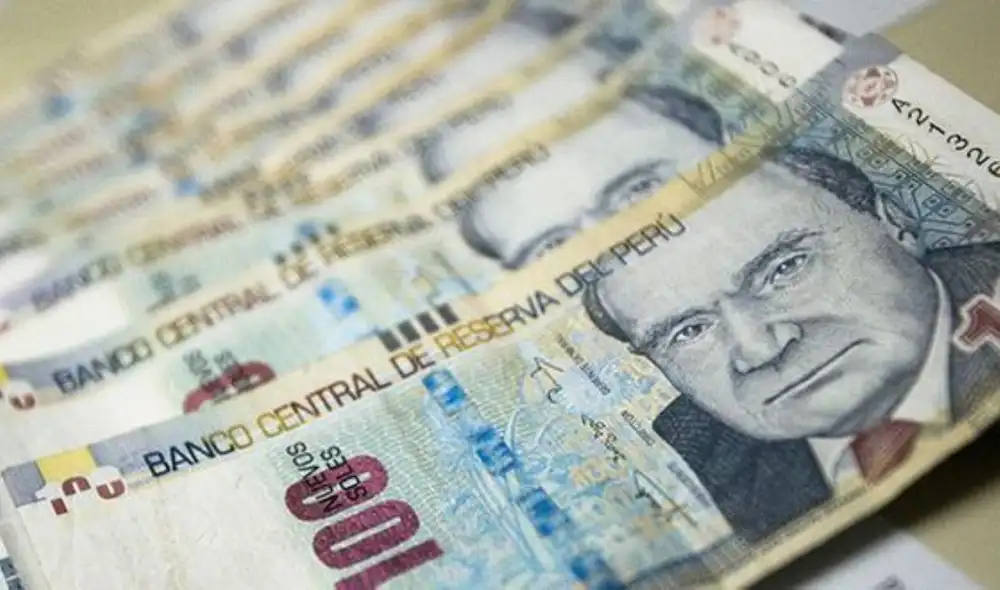 La iniciativa también agrega que los asegurados podrán disponer de hasta la mitad de sus fondos para “pagar deudas contraídas con el sistema financiero".  Foto: Andina