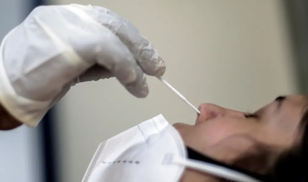 El titular de la cartera de Salud, Hernando Cevallos, dijo en una entrevista con Ojo Público que las vacunas deben ser un derecho que el Estado debe garantizar. Foto: EFE