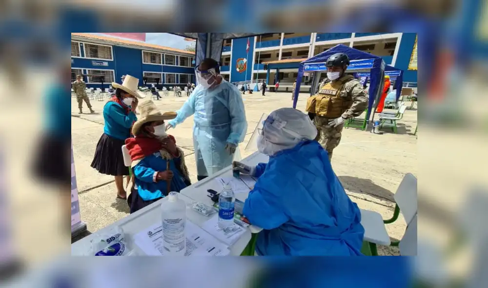 El especialista señaló que en los puntos COVID-19 se realiza el tamizaje a la población. Foto. Gobierno Regional de Cajamarca