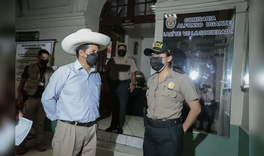 Pedro Castillo visitó dependencias policiales por segundo día consecutivo. Foto: Presidencia