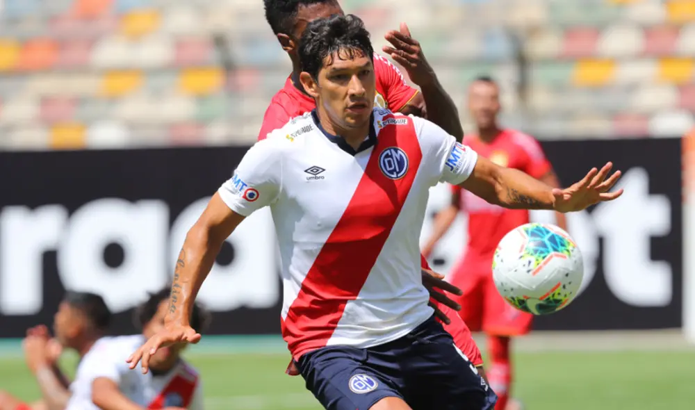Roberto Ovelar regresó al fútbol peruano en 2021 para firmar por el Deportivo Municipal. Foto: Liga 1 Roberto Ovelar regresó al fútbol peruano en 2021 para firmar por el Deportivo Municipal. Foto: Liga 1