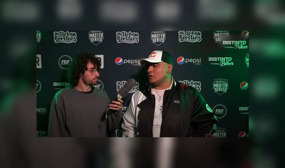 Aczino habla acerca de su oponente en la primera jornada. Foto: captura Urban Roosters