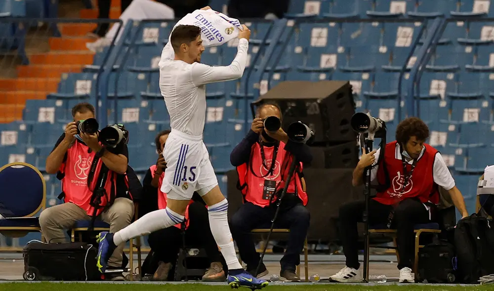 Federico Valverde puso punto final con su tanto al encuentro sobre el Barcelona. Foto: EFE. Federico Valverde puso punto final con su tanto al encuentro sobre el Barcelona. Foto: EFE.