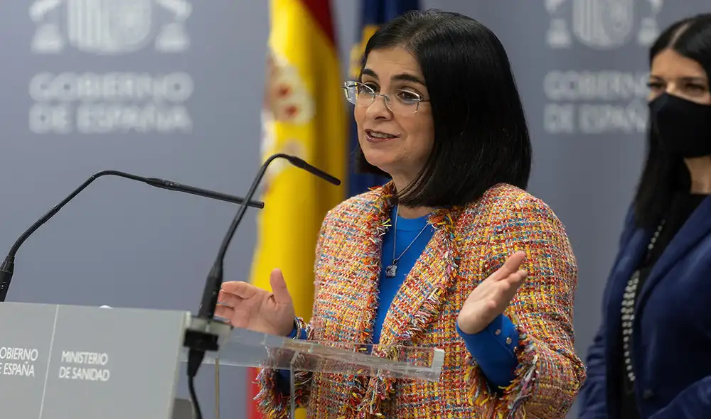 La ministra de Sanidad de España, Carolina Darias, fue la encargada de dar el anuncio en plena sexta ola de coronavirus. Foto: EFE La ministra de Sanidad de España, Carolina Darias, fue la encargada de dar el anuncio en plena sexta ola de coronavirus. Foto: EFE