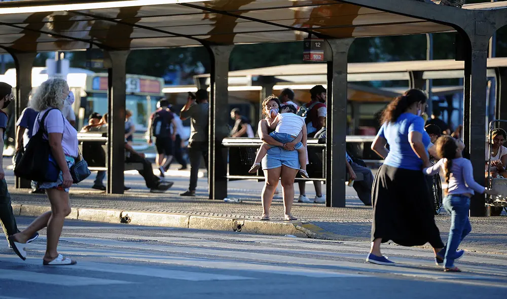 Argentina sufre histórica ola de calor que vuelve a generar apagones masivos. Foto: EFE