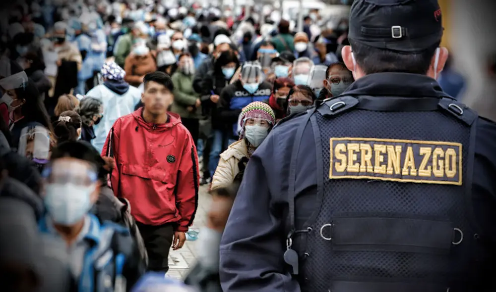 Los serenos brindan apoyo a la Policía y se rigen a las normas municipales estipuladas dentro de su jurisdicción. Foto: composición de Gerson Cardoso/La República