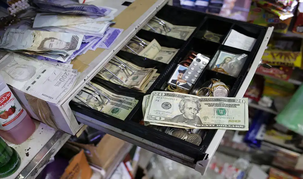 Chequea el precio del dólar en Venezuela hoy, según Dólar Monitor y DolarToday. Foto: AFP Chequea el precio del dólar en Venezuela hoy, según Dólar Monitor y DolarToday. Foto: AFP