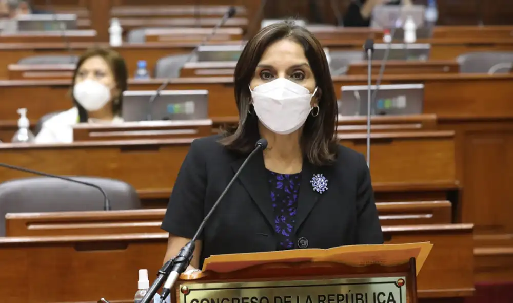 Patricia Juárez afirma que la ley 26300 no atenta contra el derecho de participación ciudadana. Foto: Congreso