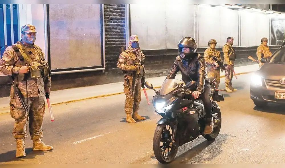 Toque de queda. La medida implica la inmovilización obligatoria desde las 23:00 hasta las 04.00 horas del día siguiente. Foto: La República