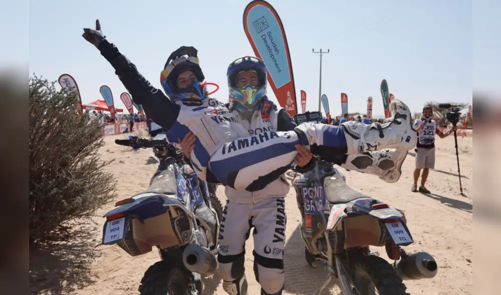 Ambos pilotos llegaron al podio del Dakar 2022. Foto: EFE