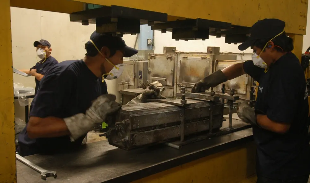 Conoce el proceso para saber, de manera virtual, si se encuentra registrado en planilla y pueda acceder al Bono 210. Foto: Christian Salazar/LR Conoce el proceso para saber, de manera virtual, si se encuentra registrado en planilla y pueda acceder al Bono 210. Foto: Christian Salazar/LR