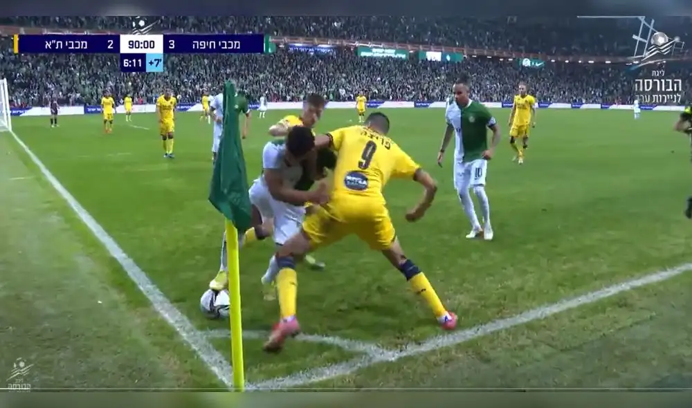 Mohammad Abu Fani se encargó de defender el triunfo de su equipo en el fútbol israelí. Captura: difusión Twitter. Mohammad Abu Fani se encargó de defender el triunfo de su equipo en el fútbol israelí. Captura: difusión Twitter.