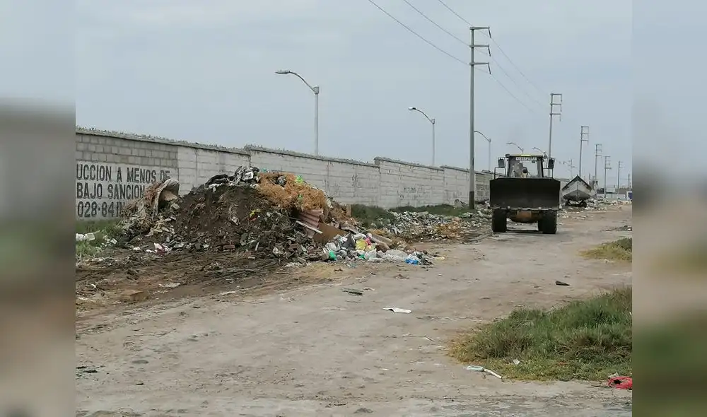 Maquinaria pesada limpió desmontes en vía pública. Foto: MDS