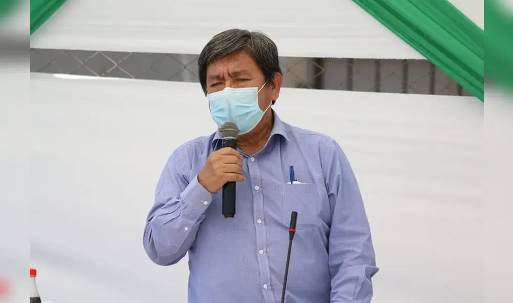 Rector reafirmó su compromiso en seguir con más cambios positivos para la casa de estudios recién licenciada. Foto: Unica