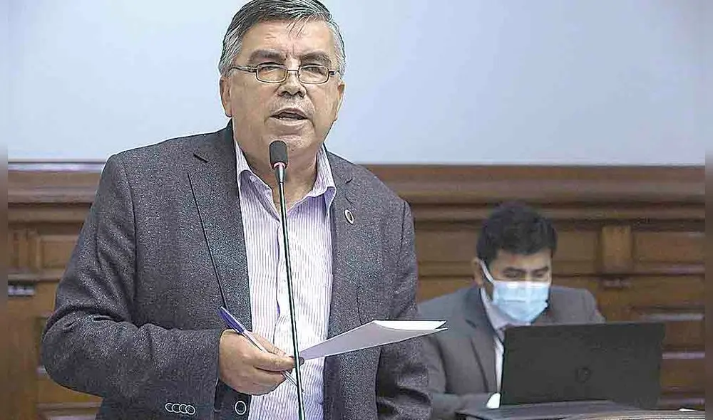 ARREBATO. Paredes aseguró sentirse indignado con votaciones del Congreso. No dudaría en renunciar pero la ley no lo permite. ARREBATO. Paredes aseguró sentirse indignado con votaciones del Congreso. No dudaría en renunciar pero la ley no lo permite.
