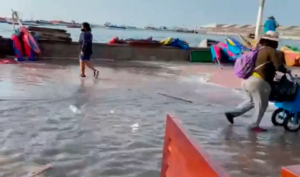 El último sábado 15 de enero las playas de Paracas presentaron oleajes anómalos debido a la erupción volcánica submarina en Tonga. Foto: Andina El último sábado 15 de enero las playas de Paracas presentaron oleajes anómalos debido a la erupción volcánica submarina en Tonga. Foto: Andina