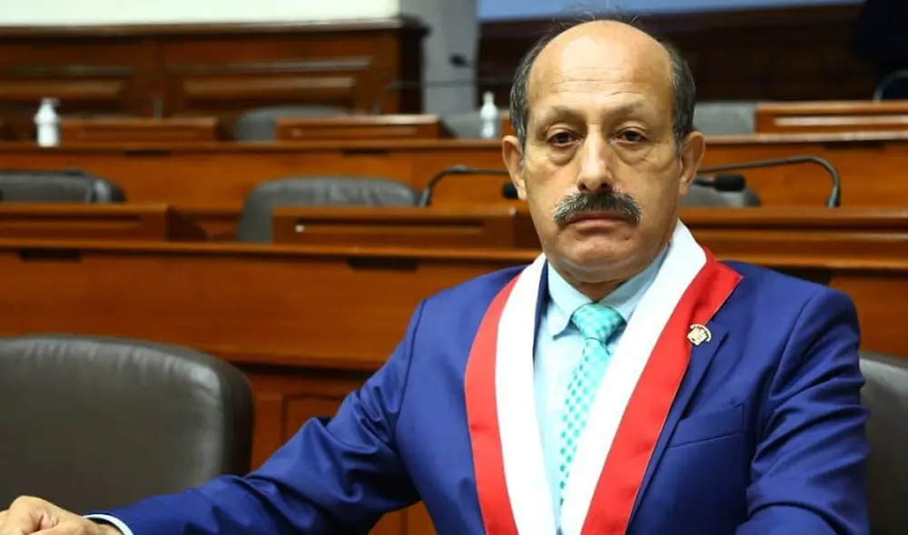 Héctor Valer ingresó al Congreso con Renovación Popular, luego se unió a Somos Perú y ahora forma una nueva bancada. Foto: difusión.