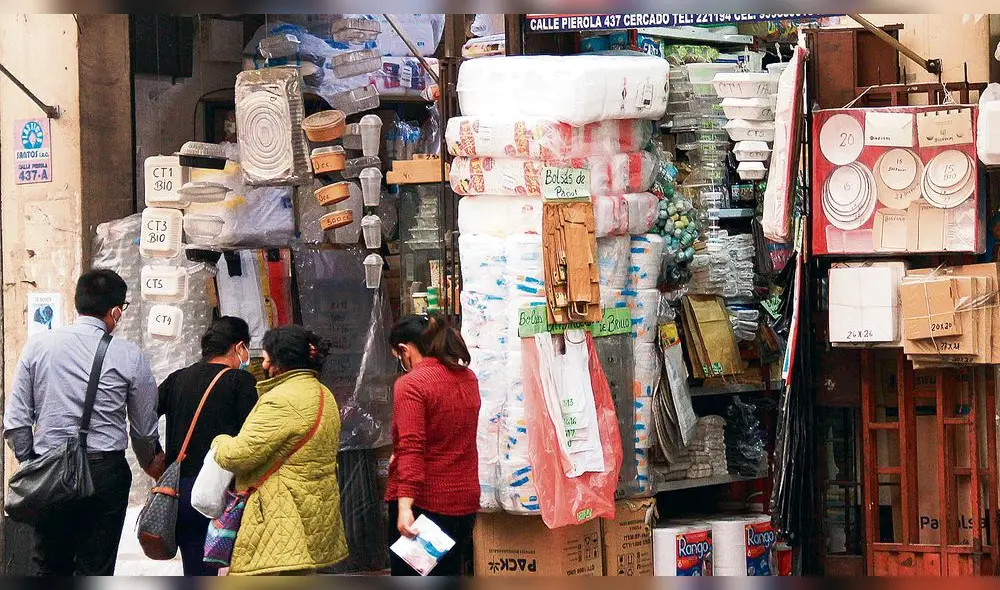 Sin límites. Pese a que la norma prohíbe su venta y distribución, envases de tecnopor se comercializan.