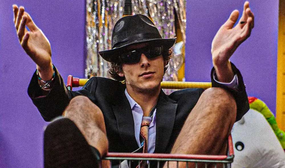 Jaze en el videoclip de "Personalidad 7", canción principal del álbum llamado de la misma manera. Foto: redes sociales de Jaze