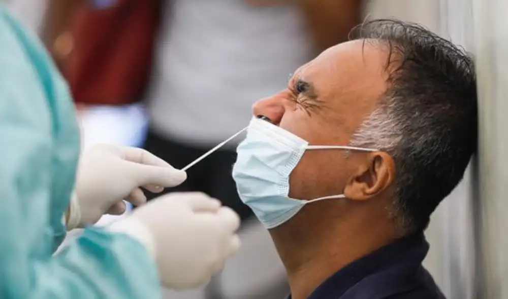 Trabajan para descartar casos de COVID en Sechura. Foto: AFP Trabajan para descartar casos de COVID en Sechura. Foto: AFP
