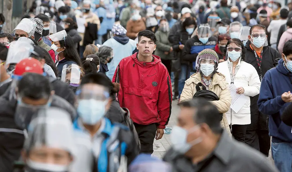 Responsabilidad ciudadana. Es importante que la población siga usando mascarillas para evitar contagios masivos. Foto: Marco Cotrina/ La República Responsabilidad ciudadana. Es importante que la población siga usando mascarillas para evitar contagios masivos. Foto: Marco Cotrina/ La República