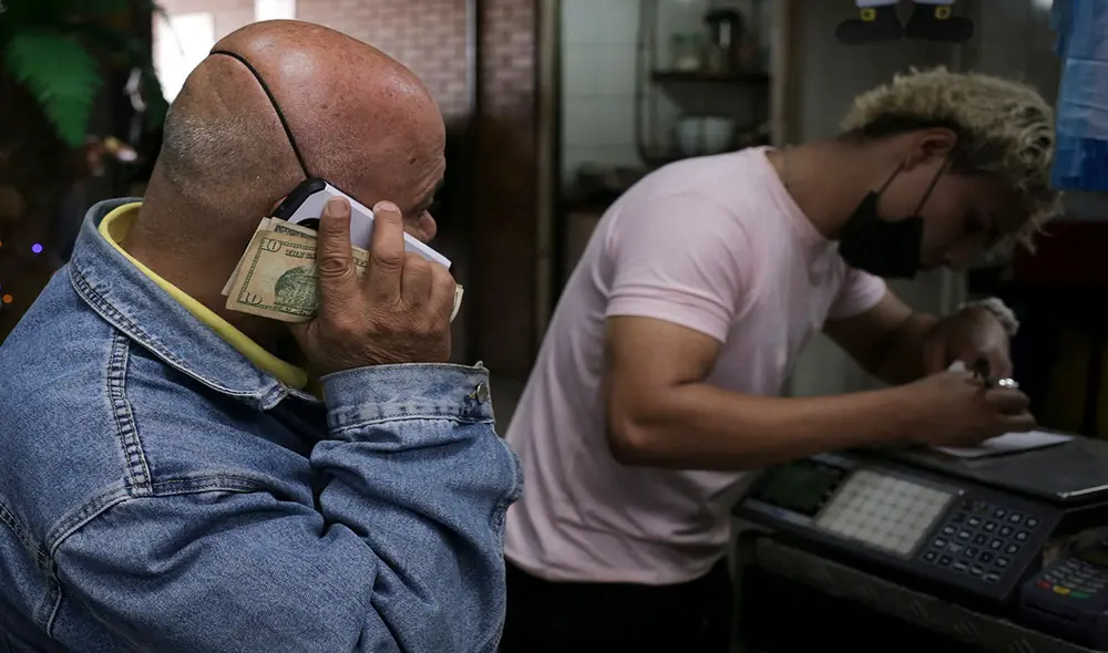 Conoce el precio del dólar en Venezuela hoy, según DolarToday y Dólar Monitor. Foto: AFP Conoce el precio del dólar en Venezuela hoy, según DolarToday y Dólar Monitor. Foto: AFP