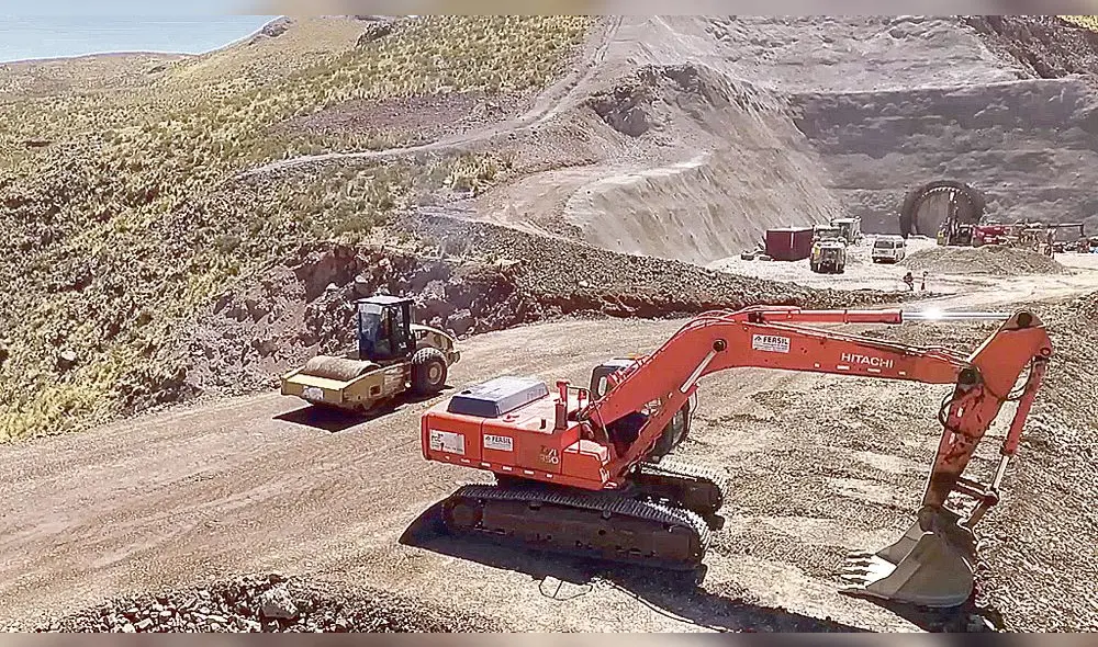 Empapelados. La semana pasada fue Cobra, ahora es Inland, generadora eléctrica demanda 289 millones sino ejecuta hidroeléctrica de Lluclla. Esta iba a funcionar con las aguas para Majes II. Empapelados. La semana pasada fue Cobra, ahora es Inland, generadora eléctrica demanda 289 millones sino ejecuta hidroeléctrica de Lluclla. Esta iba a funcionar con las aguas para Majes II.