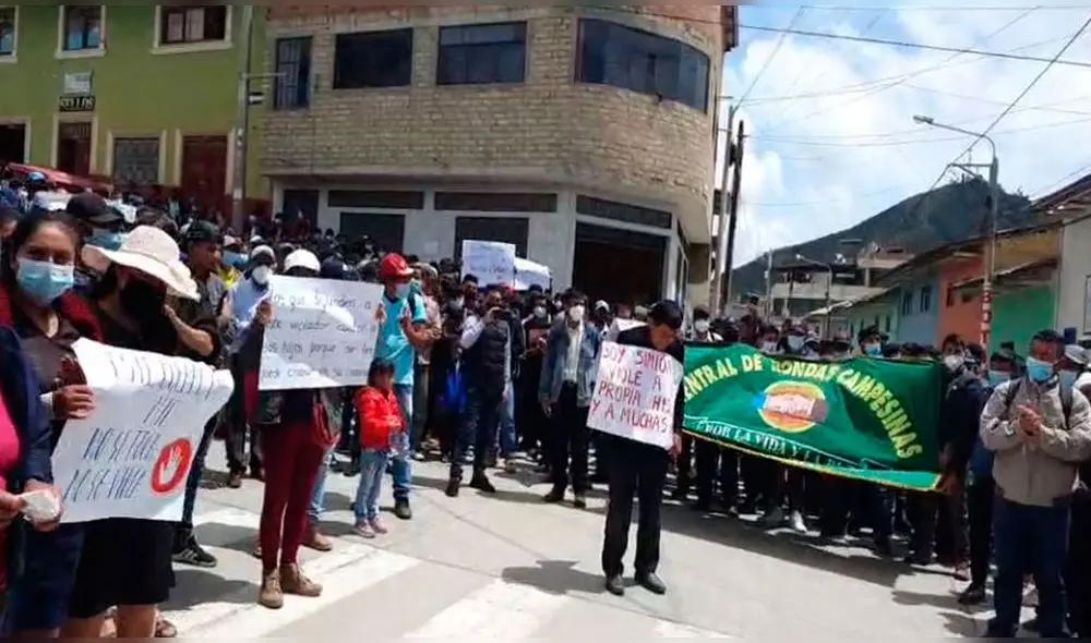 Ronderos llegaron con individuo hasta la sede del Ministerio Público de Cutervo. Foto: Canal Digital Cutervo Ronderos llegaron con individuo hasta la sede del Ministerio Público de Cutervo. Foto: Canal Digital Cutervo