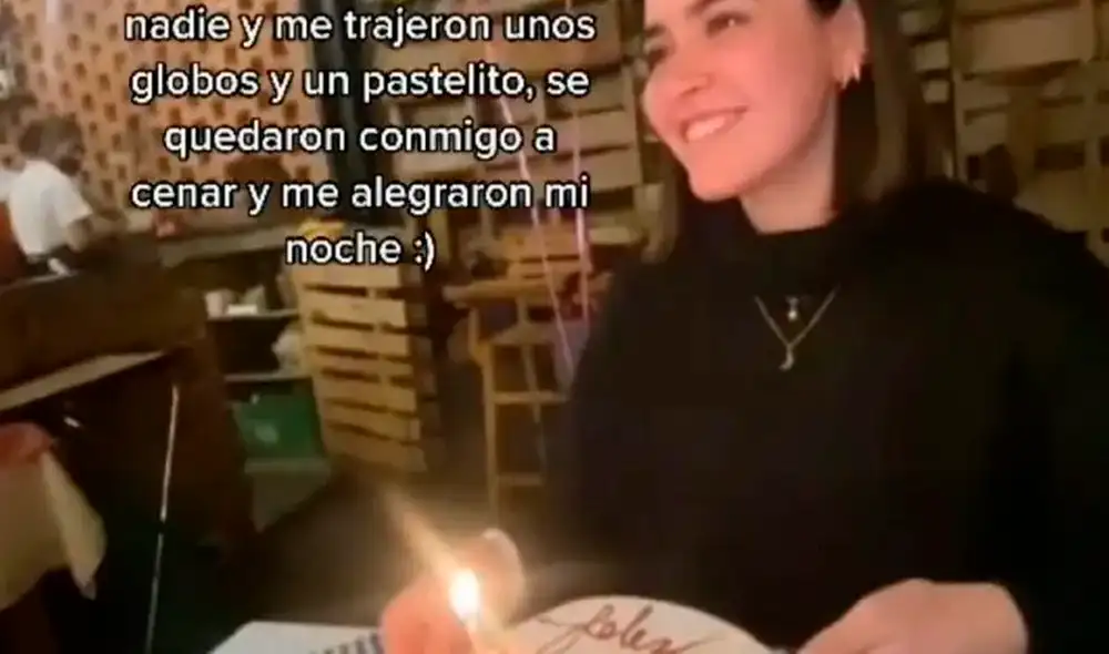 Los meseros se dieron cuenta que nadie había asistido a la celebración, por lo que quisieron darle una sorpresa a la mujer. Foto: captura de TikTok