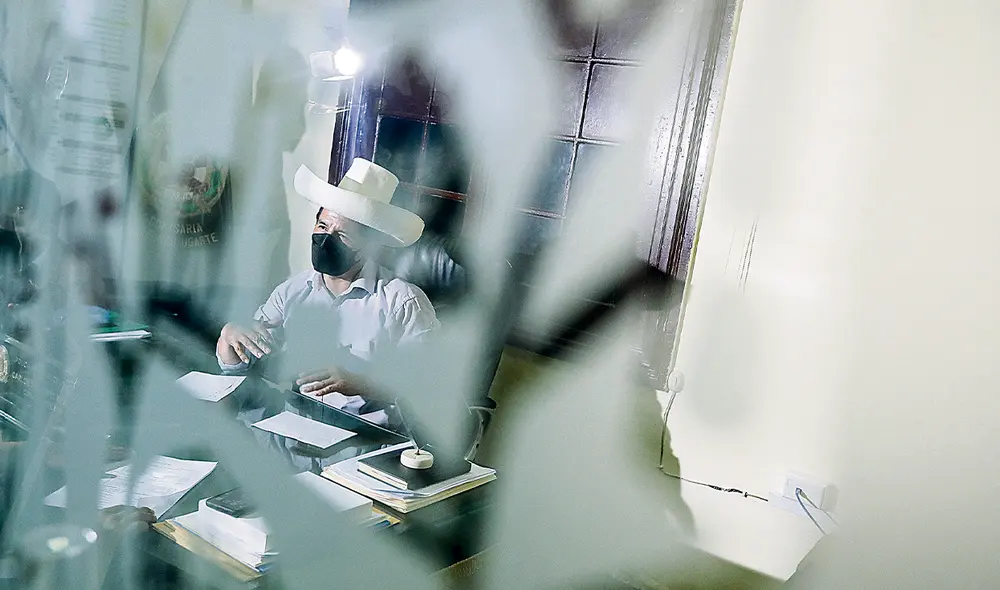 Afanes. En el Congreso analizan las posibilidades para que se pueda retirar de Palacio a un jefe del Ejecutivo también por ejercer violencia física o psicológica contra terceros, entre otros delitos. Foto: Sepres Afanes. En el Congreso analizan las posibilidades para que se pueda retirar de Palacio a un jefe del Ejecutivo también por ejercer violencia física o psicológica contra terceros, entre otros delitos. Foto: Sepres