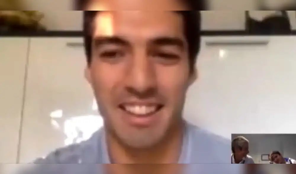 Luis Suárez también le obsequió una camiseta del FC Barcelona a Mateo. Foto: Bolavip